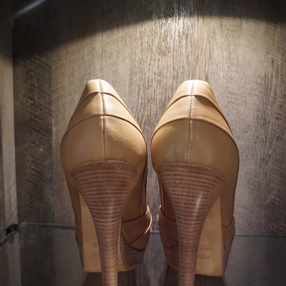 🌺🥀🌼💐HOST PICK! 🌸🌹🌷🌻♥️Fendi ruched leather heels 40 spuntata Napa nude - Picture 11 of 16